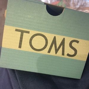 BRAND NEW TOMS